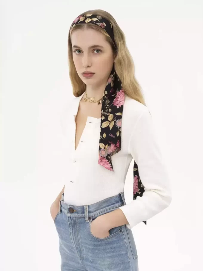 Chloé Peonies ワイド バンドゥ スカーフ(シルク シャルムーズ) Chloé Peonies ワイド バンドゥ スカーフ(シルク シャルムーズ)