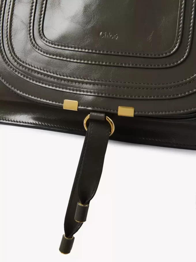 光沢のあるレザーのMarcieバッグ