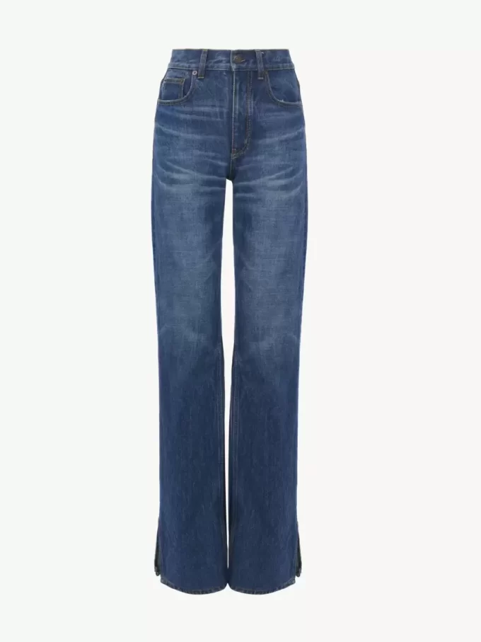 デニムのストレートジーンズ