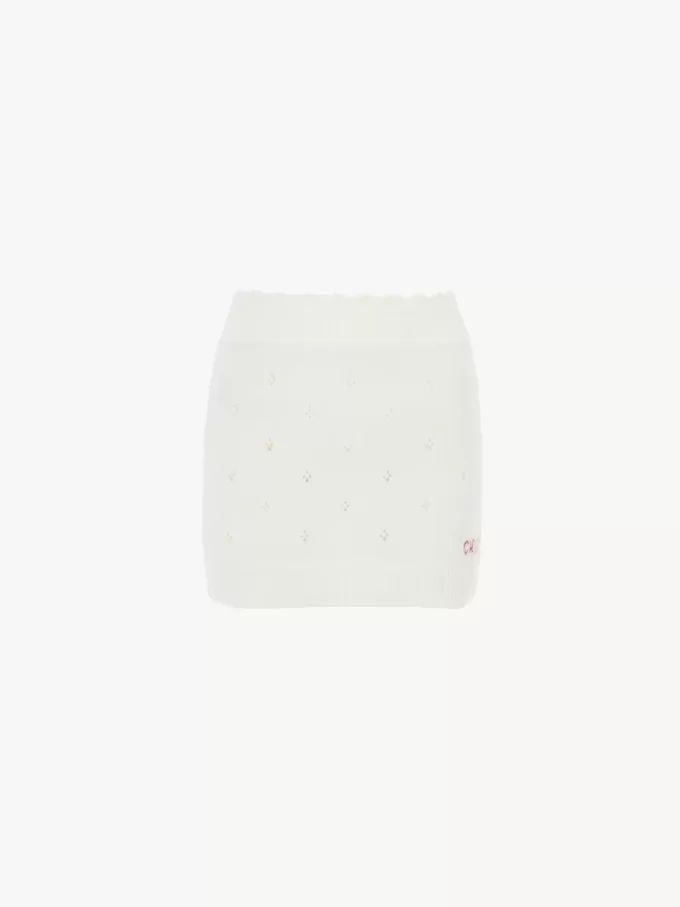 ウールとカシミアのニット素材を使用したフィット感のあるミニスカート