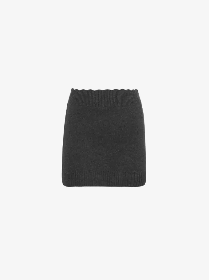 ウールとカシミアのニット素材を使用したフィット感のあるミニスカート