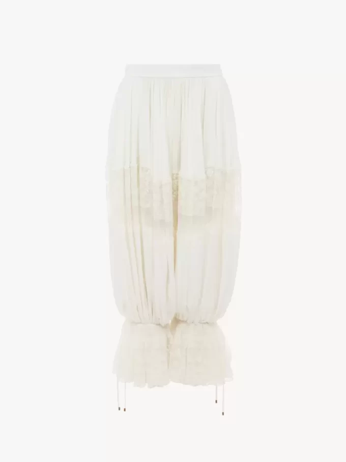 シルクシャルムーズとレースの流れるようなクロップドパンツ シルクシャルムーズとレースの流れるようなクロップドパンツ