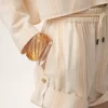 コットン素材のターンアップドローストリングショーツ