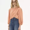 クレープ・ド・シンのドレープクロップドトップス