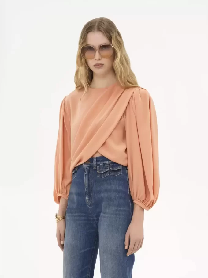 クレープ・ド・シンのドレープクロップドトップス