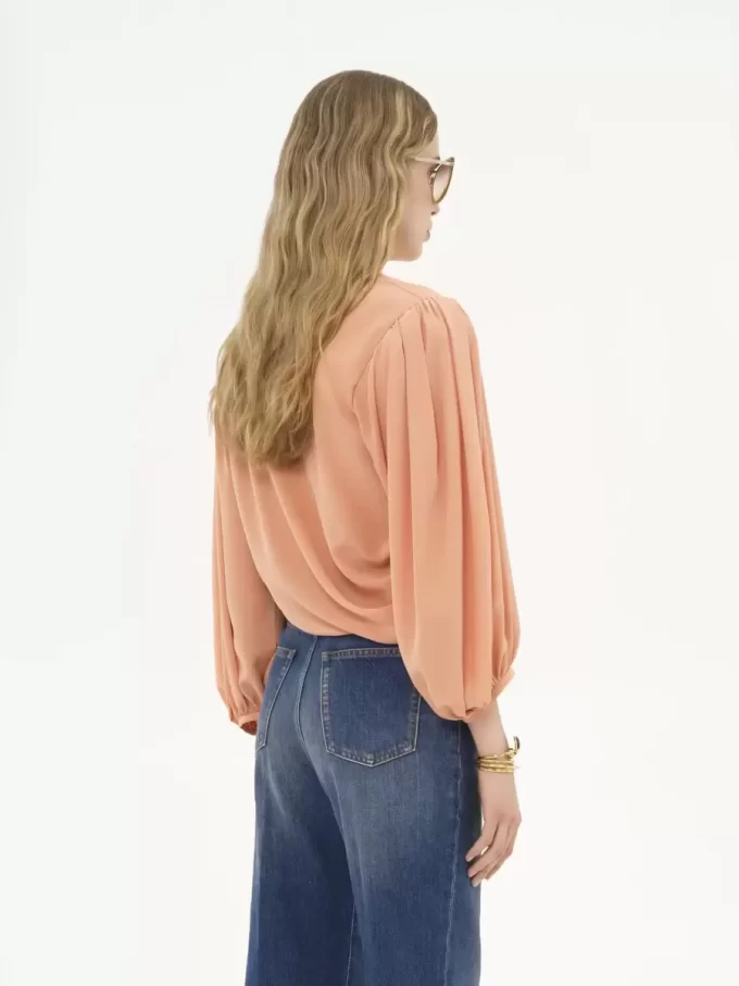 クレープ・ド・シンのドレープクロップドトップス