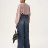 シネフリースのオーバーサイズロゴセーター