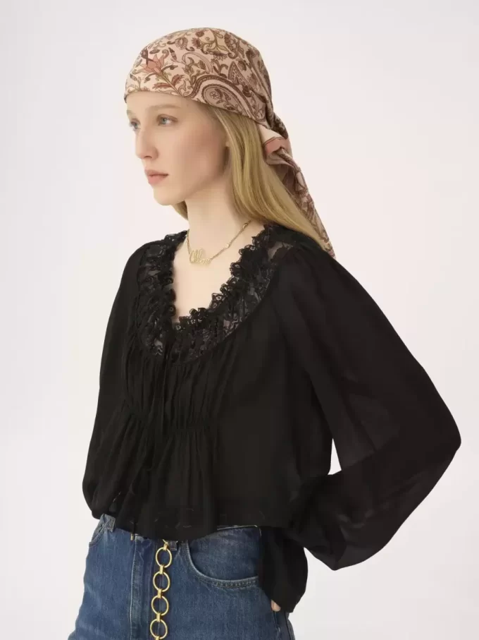 クロエのペイズリー柄シルクツイルスクエアスカーフ クロエのペイズリー柄シルクツイルスクエアスカーフ