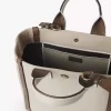 クロエのキャンバス製スモールキャリートートバッグ クロエのキャンバス製スモールキャリートートバッグ