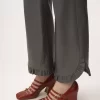 レザーのフリルフレアパンツ