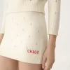 ウールとカシミアのニット素材を使用したフィット感のあるミニスカート