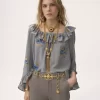 クレープ・デ・シンのスクエアネックのフリルトップス