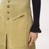 スエードの膝丈スカート
