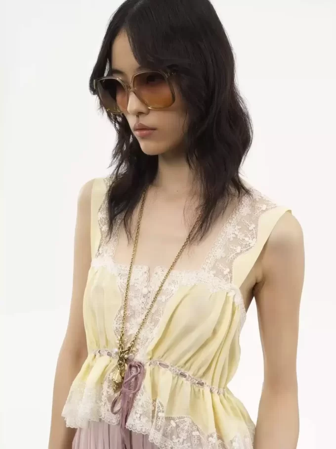 シルクハボタイ＆レースのスクエアネッククロップドトップ