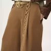 コットン素材のハイライズワイドレッグバミューダショーツ コットン素材のハイライズワイドレッグバミューダショーツ