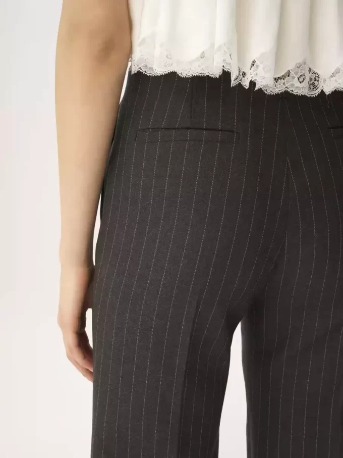 ウールのテーラードブーツカットパンツ