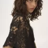 レースのフリルトップ