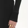ウールニットのフィットタートルネック