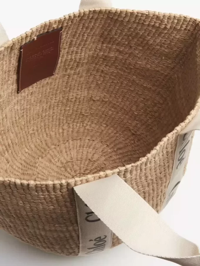 天然繊維を使用した大型のウッディバスケット