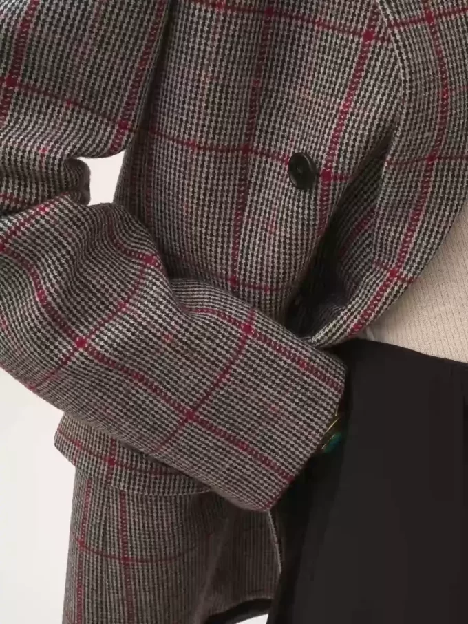 ウールチェックのダブルブレストテーラードジャケット
