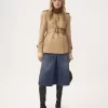 デニムの膝丈スカート