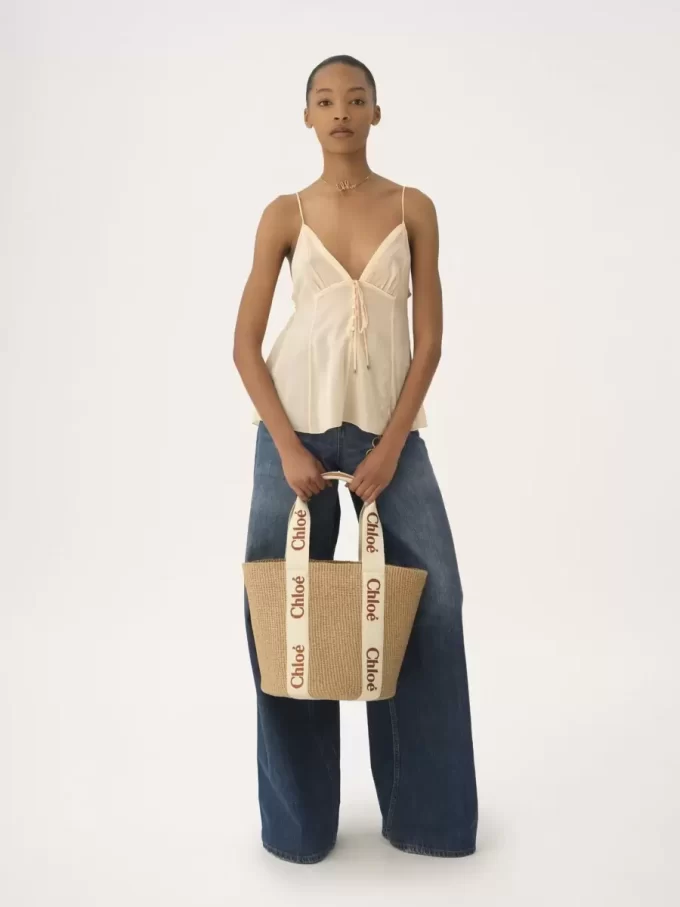 天然繊維を使用した大型のウッディバスケット 天然繊維を使用した大型のウッディバスケット