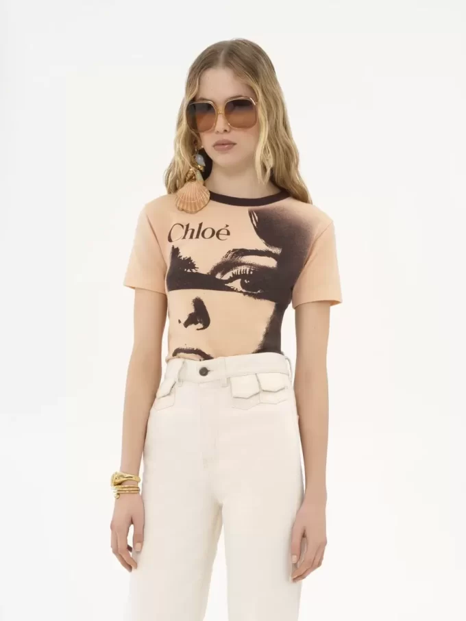 コットンジャージーのクルーネックロゴTシャツ
