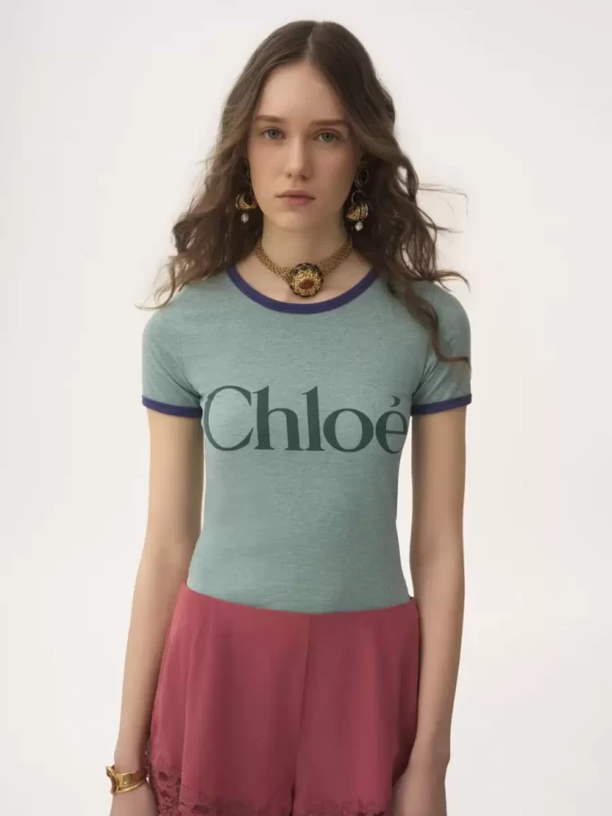 コットン混ジャージー素材のフィットロゴTシャツ