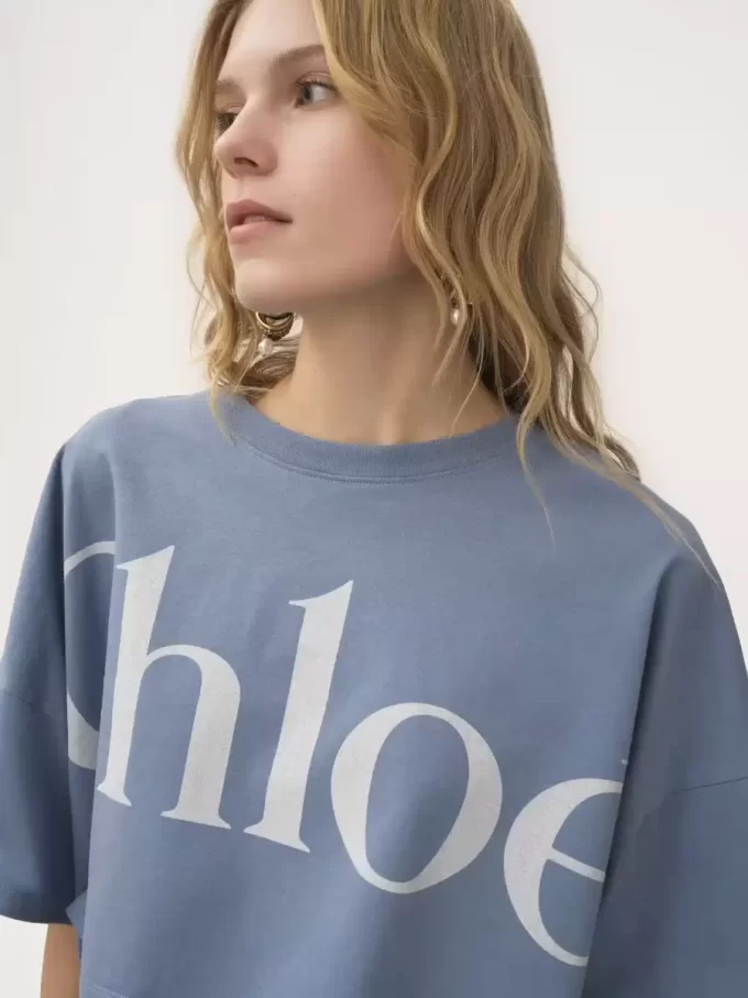 コットンジャージーのクロップド丈ボックスロゴTシャツ