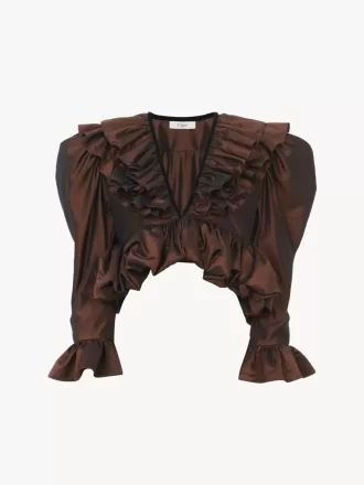 ウォッシュ加工のシルクタフタを使用したクロップド丈Vネックのフリルトップス